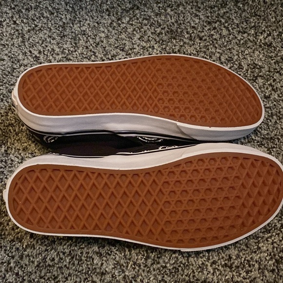 Vans - Picture 3 of 4